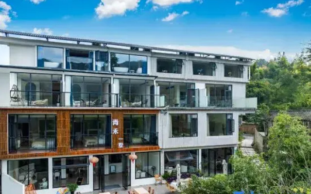 Qinghe Yishu (Longji Terraced Fields Number One Viewing Platform)