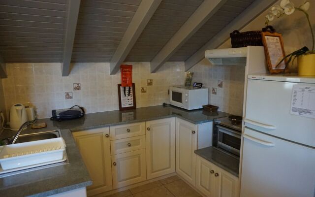 Faros Suites - Adults Only
