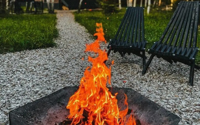 Пaноpaмный дом в хвойнoм лесу с сaуной