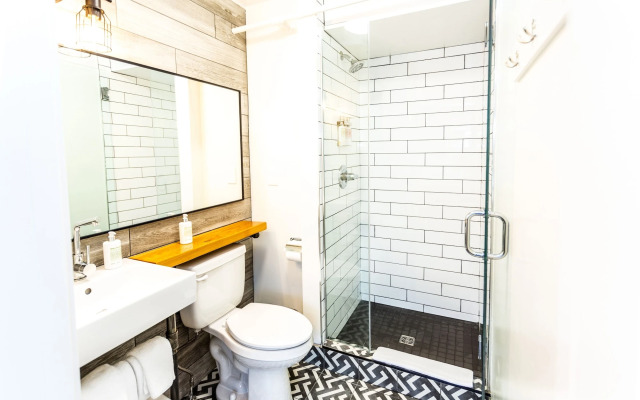 Crash Hotel Squamish