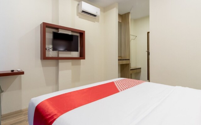 OYO 727 Merlion Hotel