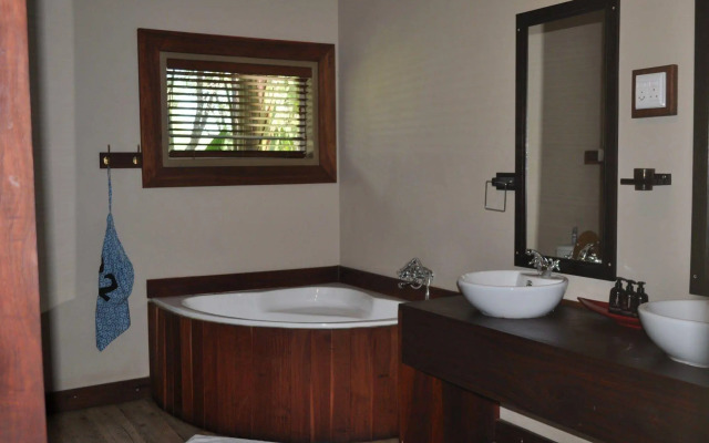 Hakusembe River Lodge