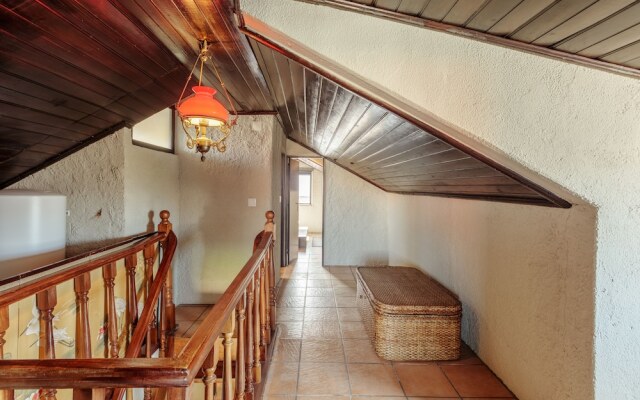 Aroeira Pool House by Lisbon-Coast