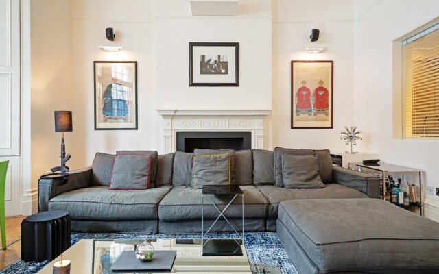 Bright 2 Bedroom Apartment in South Kensington