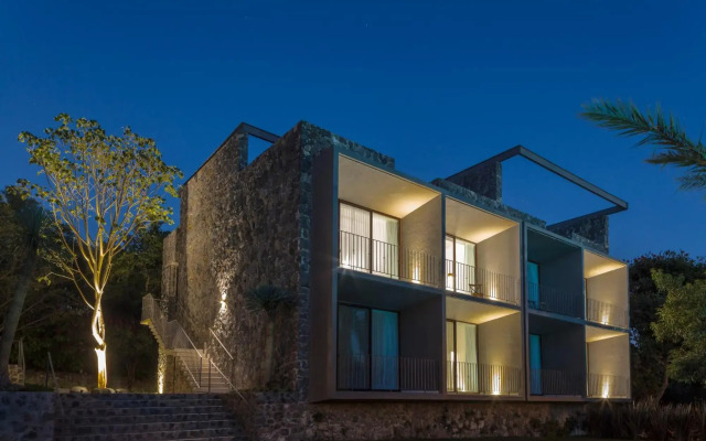 Huayacán Cuernavaca Curamoria Collection