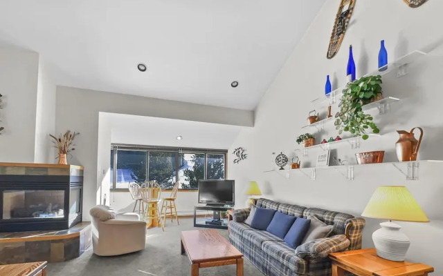 Cj404 Copper Junction 3 Bedroom Condo by RedAwning