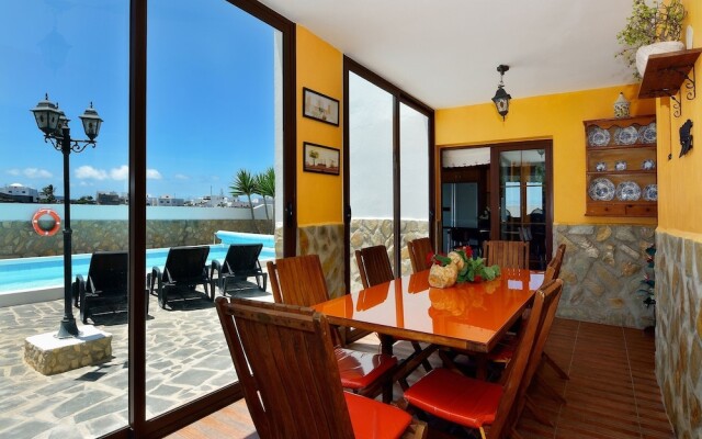 Villa - 3 Bedrooms with Pool and WiFi - 104417