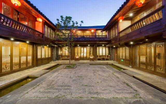 Lijiang Banxicaotang Inn