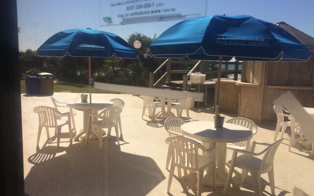 Crystal Coast Oceanfront Hotel