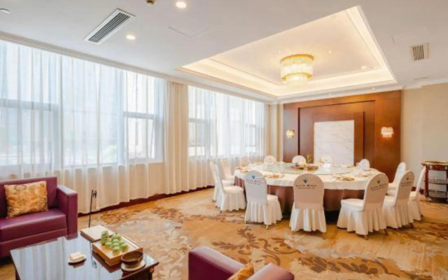 Oriental Hotel Quzhou West Area