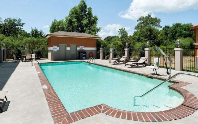 Comfort Suites Oil Center