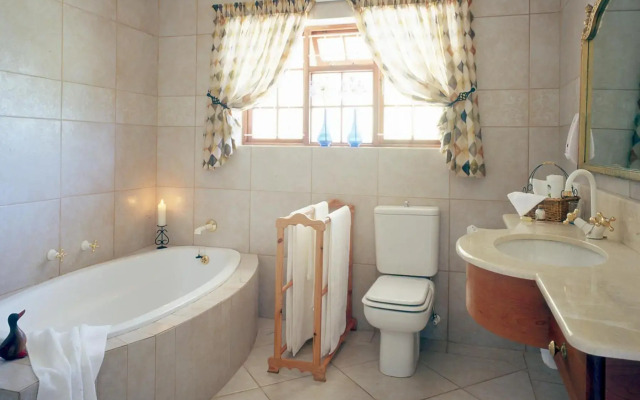 Milkwood Lodge - Hermanus