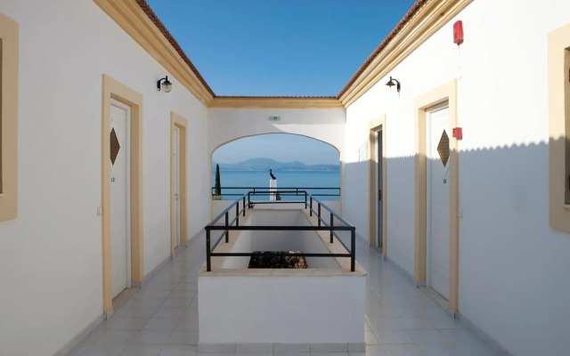 Crystal Blue Aparthotel