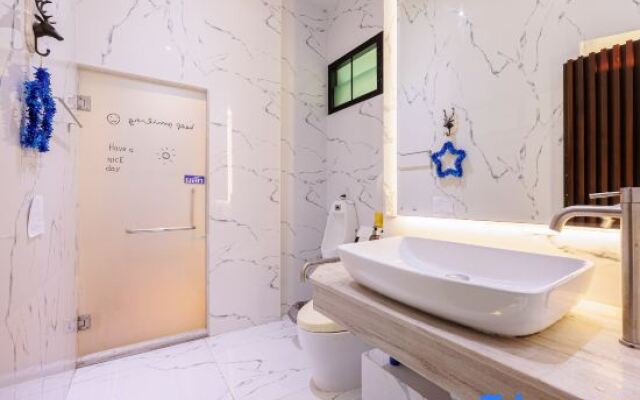 Luxury five-room pool villa