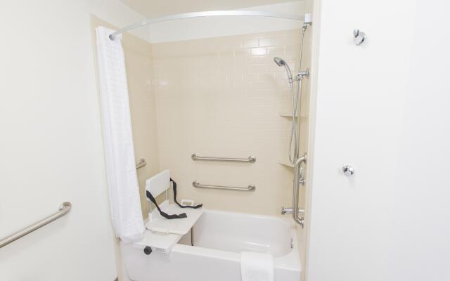 Candlewood Suites : Overland Park - W 135th St by IHG