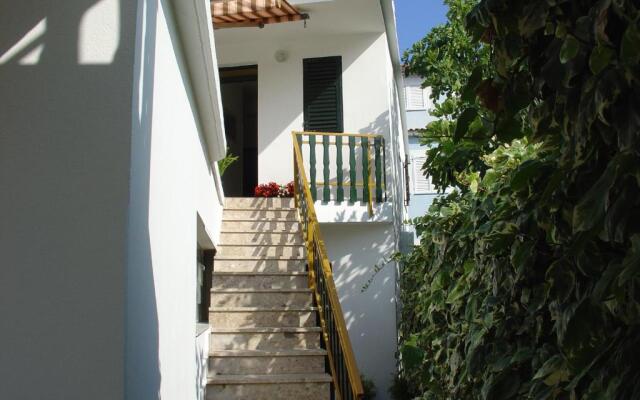 Apartments and Rooms Mirjana