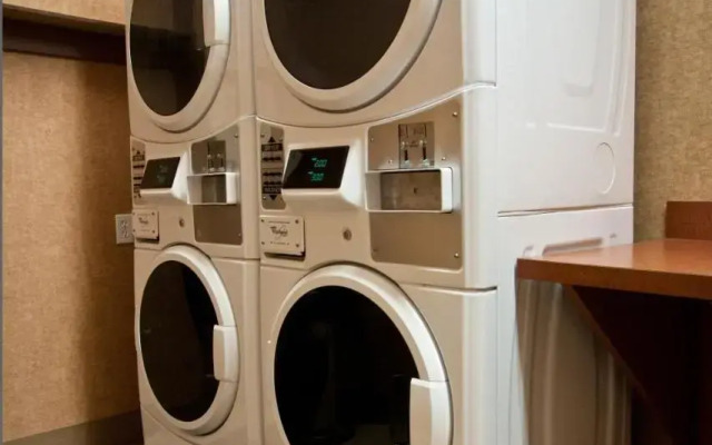 Days Inn & Suites by Wyndham Strathmore