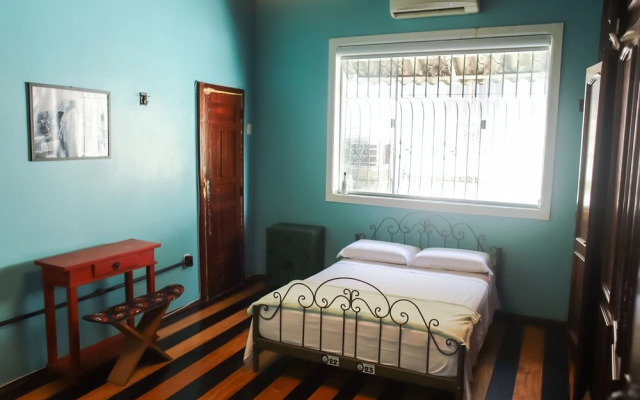 Ôvibe Party Hostel & Arts