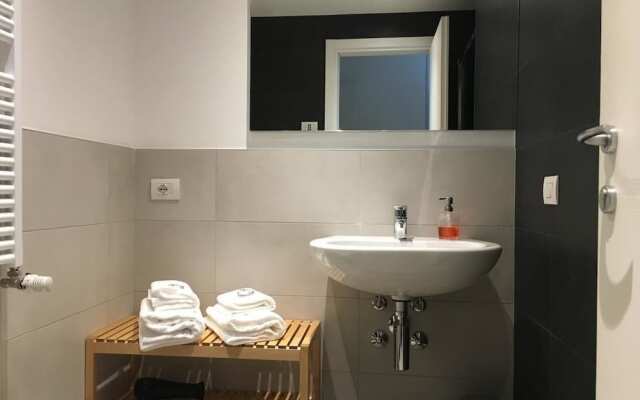 Room Center Station 2