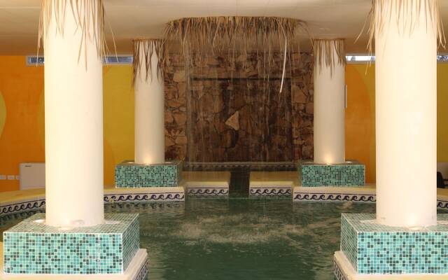 Club House Hotel
