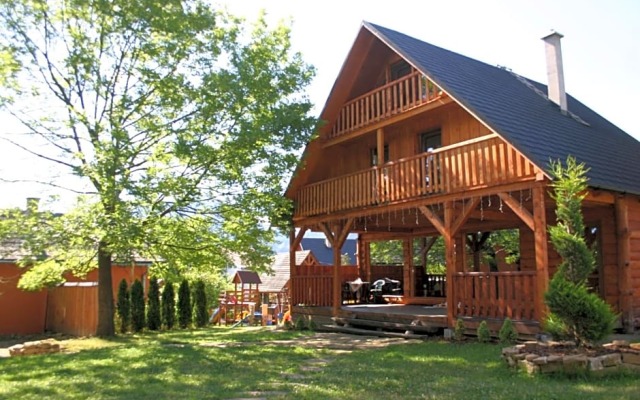 Zbojn¿a drevenica 3