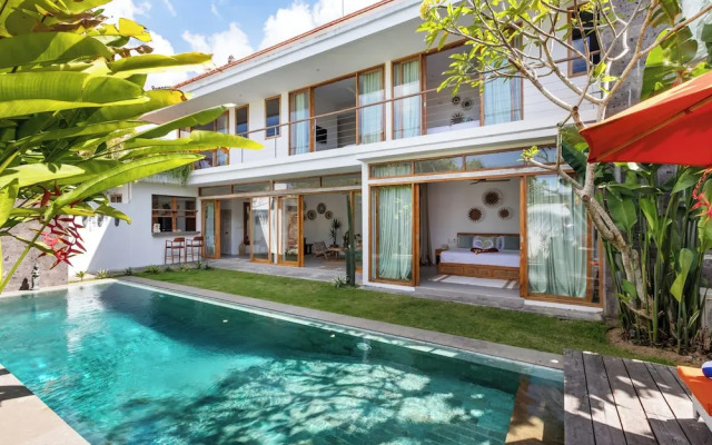 Villa Manusa by Villa Finder