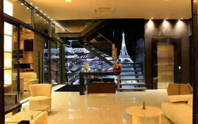 Ultra Luxury 2 Bed Loft in Lleras