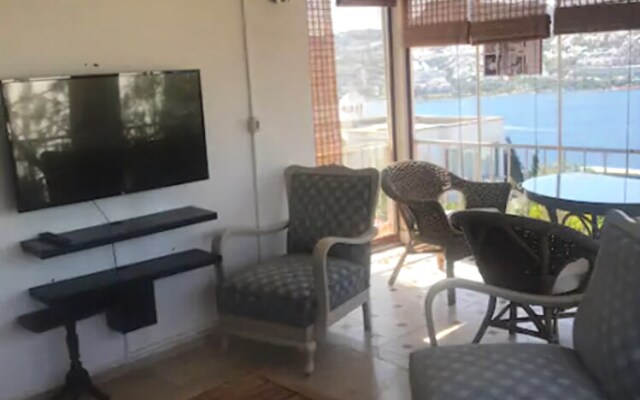 Apartment 2 bedroom with Private Beach