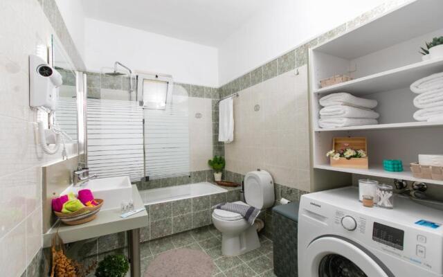 Irini's Sea View House