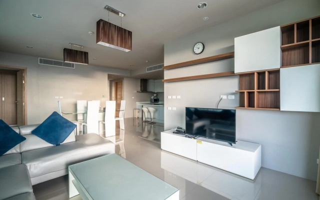 Spacious Apartment With Jacuzzi and Ocean View