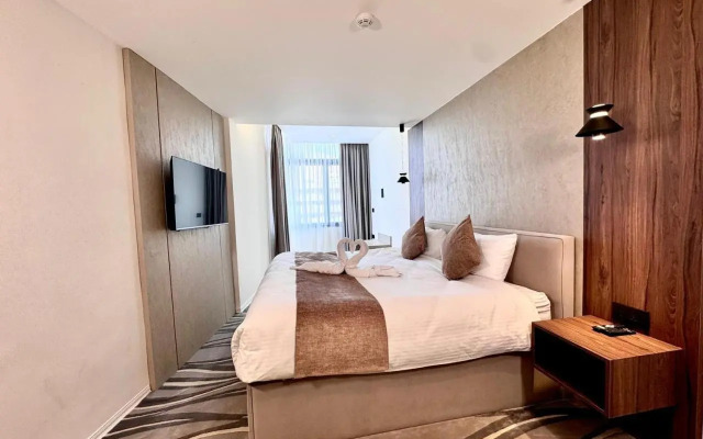 New MerryLand Hotel