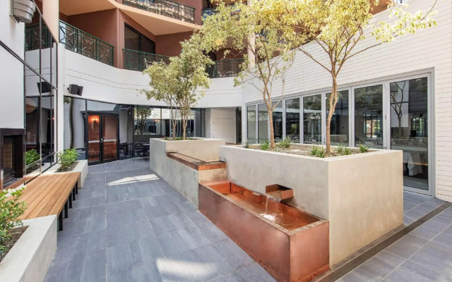 Amora Herencia Riverwalk Melbourne