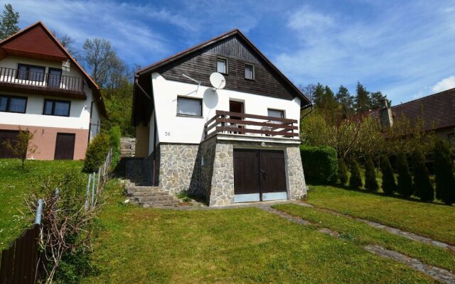 Detached Cottage With Fireplace, Near the River Ohre