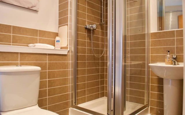 3 Bedroom Apartment With Private Roof Terrace