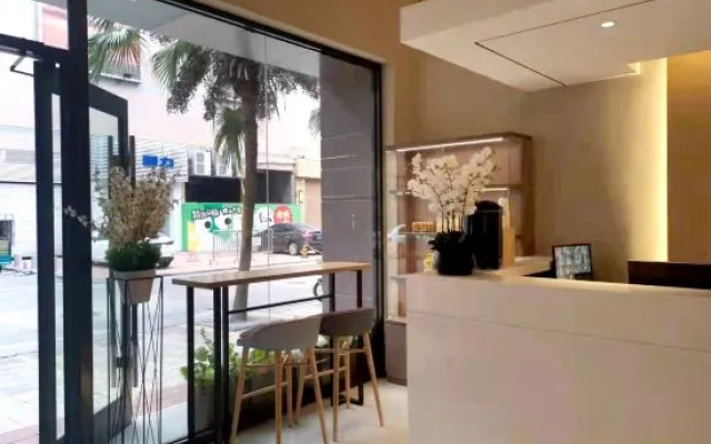 Homeinn · neo (Zhaoqing Seven Star Cave Paifang Xinghu International Plaza) – Balcony – Zhaoqing