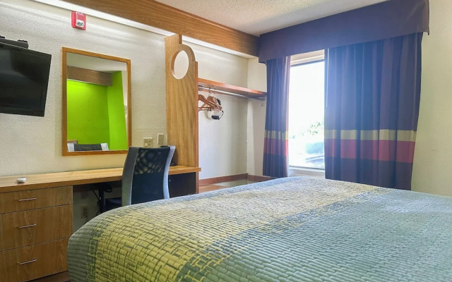 Classic Inn By OYO I- 240 Near Memphis Airport