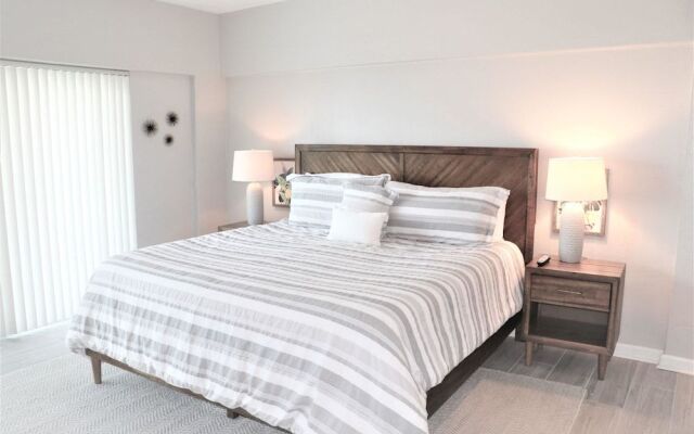 Jamaica Royale - T24 - 2 Br Condo