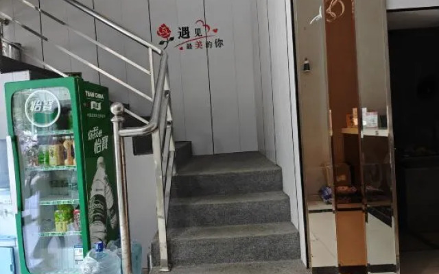 Bona Hotel (Fuyang City Government No. 15 Middle School)