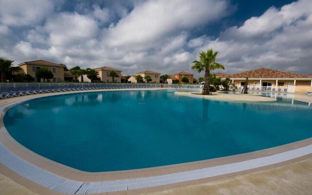 Semi-detached Home in Mediterranean Style, With Nice AC