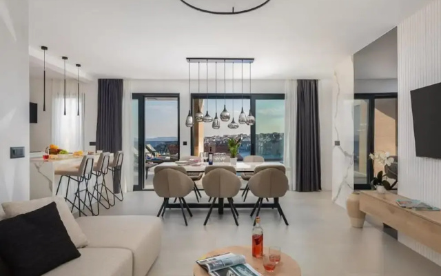 Luxury Villa With Swimming Pool and Sauna