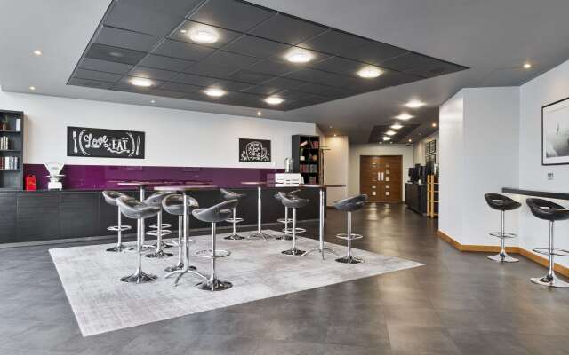 Radisson RED Hotel London Heathrow