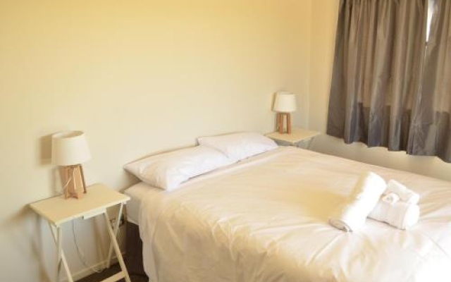 Weaver Estate Wines & Weaver Estate Vineyard Cottages – Guest Rooms – Alexandra