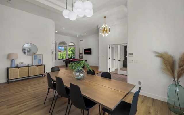 Pool Table, Putting Green: Luxury Oasis in Mesa