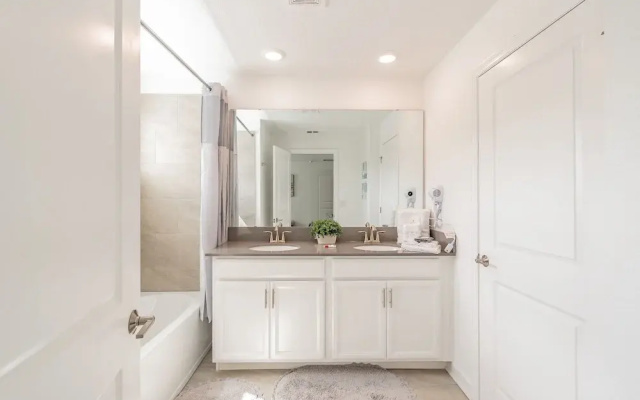 Luxury 4bd/3ba Home Storey Lake