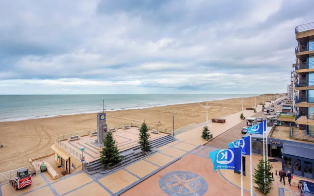Modern, Luxurious Corner Flat on the Seafront