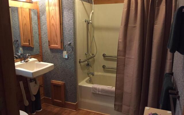 Misty Creek Log Cabins