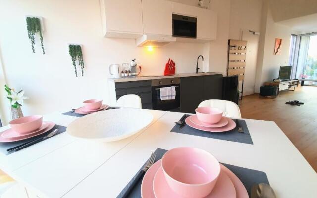 Rooftop Terrace, free garage parking and Pool!