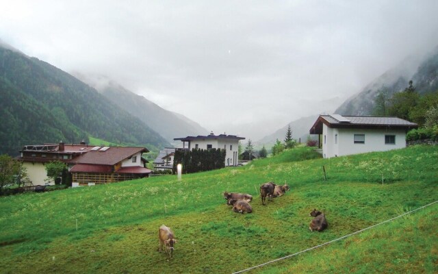 Stunning Apartment in Schnann With 2 Bedrooms and Wifi