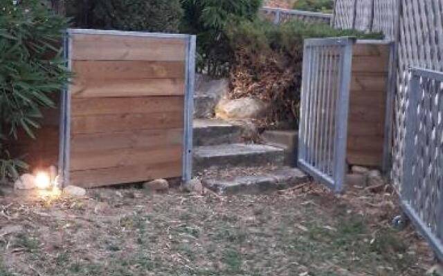 Studio Indépendant avec parking fermé et sécurisé