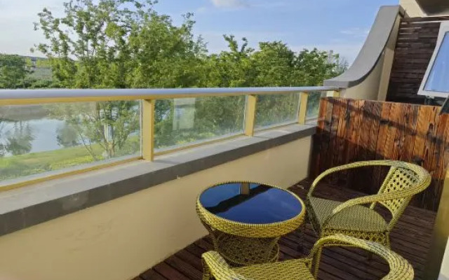 Shanghai Starry Sky Manju Theme Hotel (Haichang Ocean Park Branch)